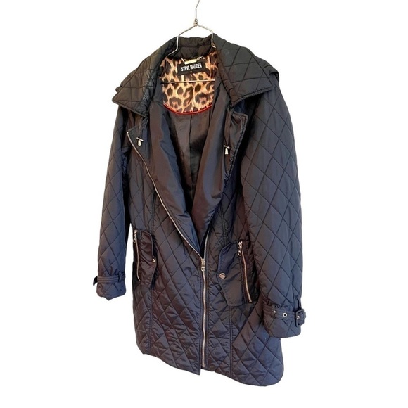 STEVE MADDEN, WOMENS LIGHTWEIGHT PUFFER COAT WITH HOOD. GOLD ZIPUP FRONT. SIZE L - Picture 3 of 6